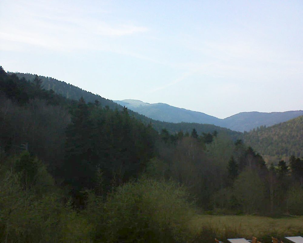 Le petit ballon vu depuis le Domaine Langmatt à Murbach le 31.03.2019 à 18:15 Le petit ballon (Alsace, Vosges) le 31.03.2019 à 18:15