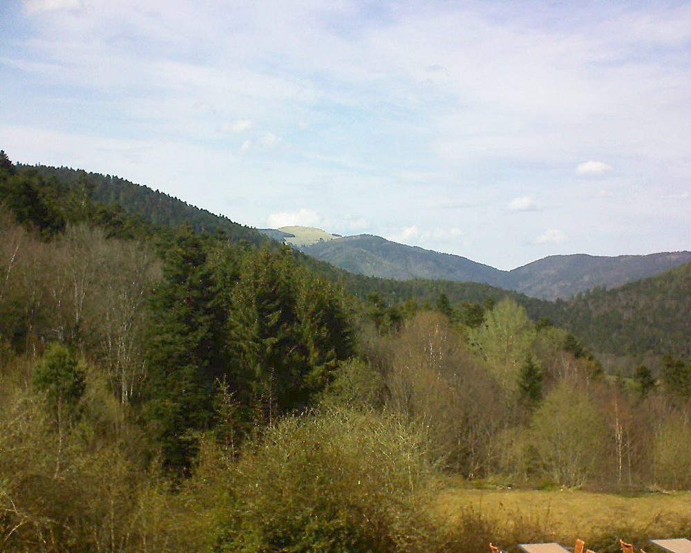 Le petit ballon vu depuis le Domaine Langmatt à Murbach le 02.04.2019 à 15:45 Le petit ballon (Alsace, Vosges) le 02.04.2019 à 15:45