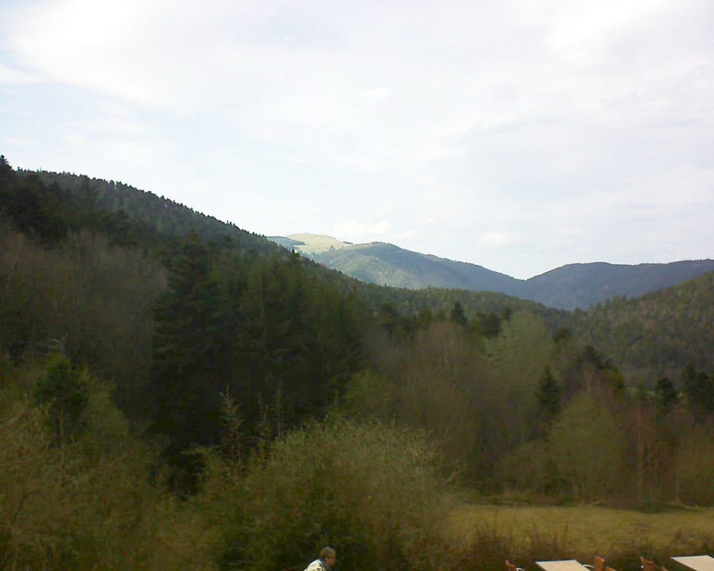 Le petit ballon vu depuis le Domaine Langmatt à Murbach le 02.04.2019 à 17:15 Le petit ballon (Alsace, Vosges) le 02.04.2019 à 17:15