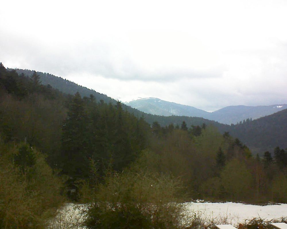 Le petit ballon vu depuis le Domaine Langmatt à Murbach le 05.04.2019 à 15:15 Le petit ballon (Alsace, Vosges) le 05.04.2019 à 15:15