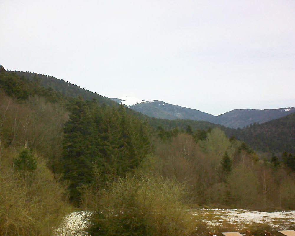 Le petit ballon vu depuis le Domaine Langmatt à Murbach le 06.04.2019 à 10:45 Le petit ballon (Alsace, Vosges) le 06.04.2019 à 10:45