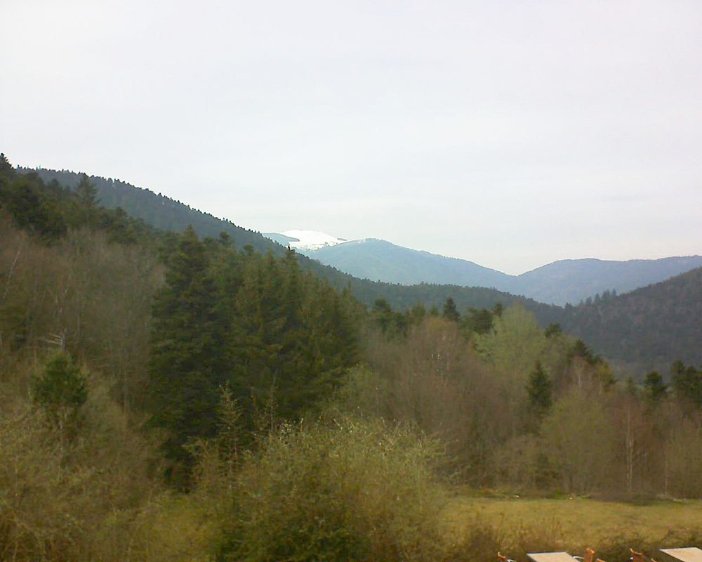 Le petit ballon vu depuis le Domaine Langmatt à Murbach le 06.04.2019 à 15:30 Le petit ballon (Alsace, Vosges) le 06.04.2019 à 15:30