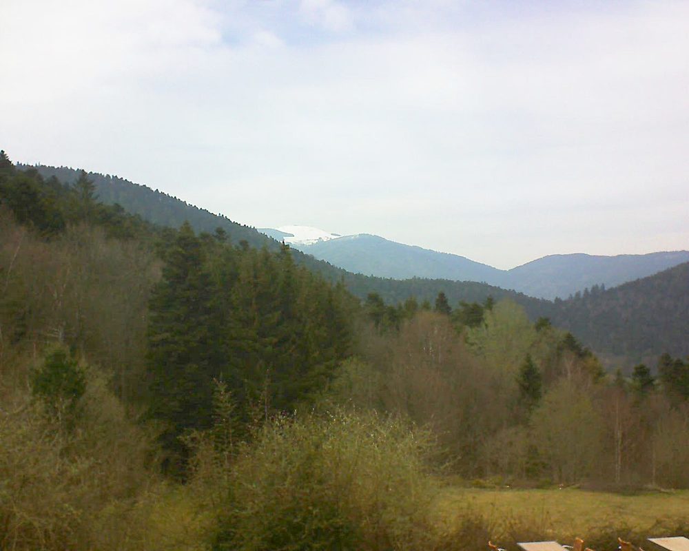 Le petit ballon vu depuis le Domaine Langmatt à Murbach le 06.04.2019 à 15:45 Le petit ballon (Alsace, Vosges) le 06.04.2019 à 15:45