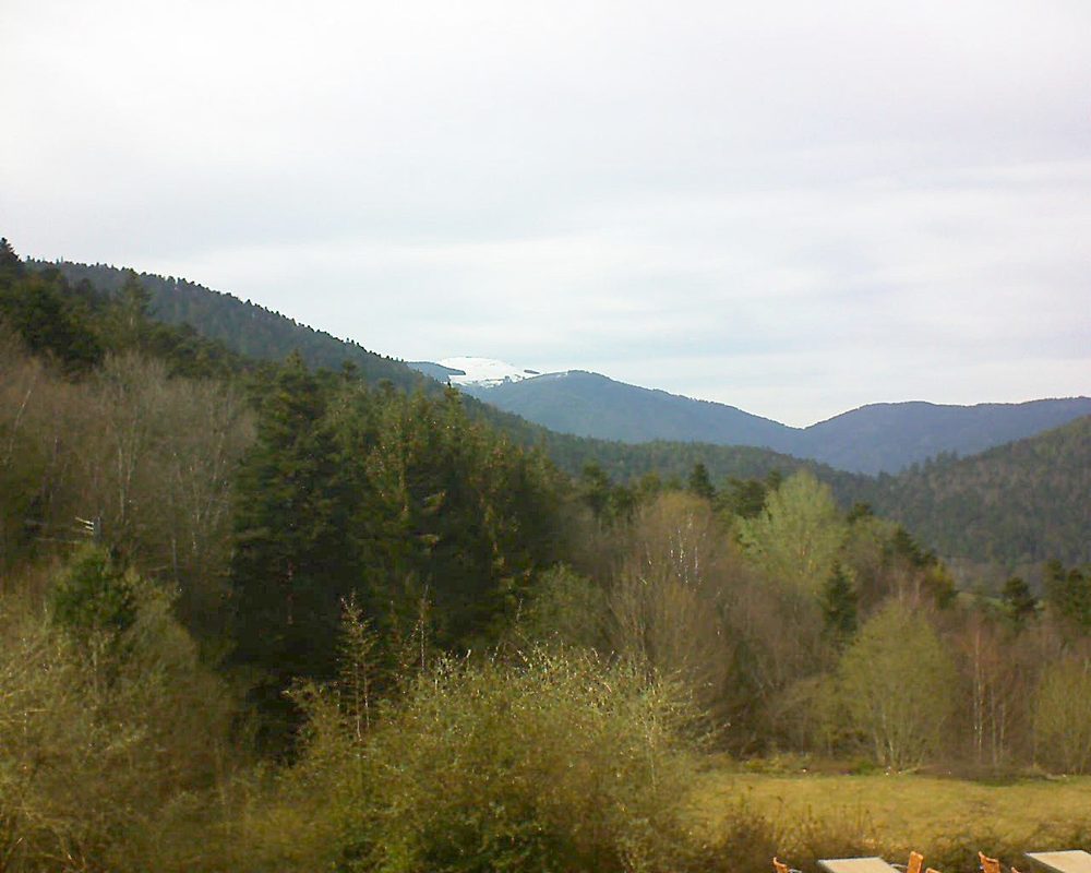 Le petit ballon vu depuis le Domaine Langmatt à Murbach le 06.04.2019 à 16:45 Le petit ballon (Alsace, Vosges) le 06.04.2019 à 16:45