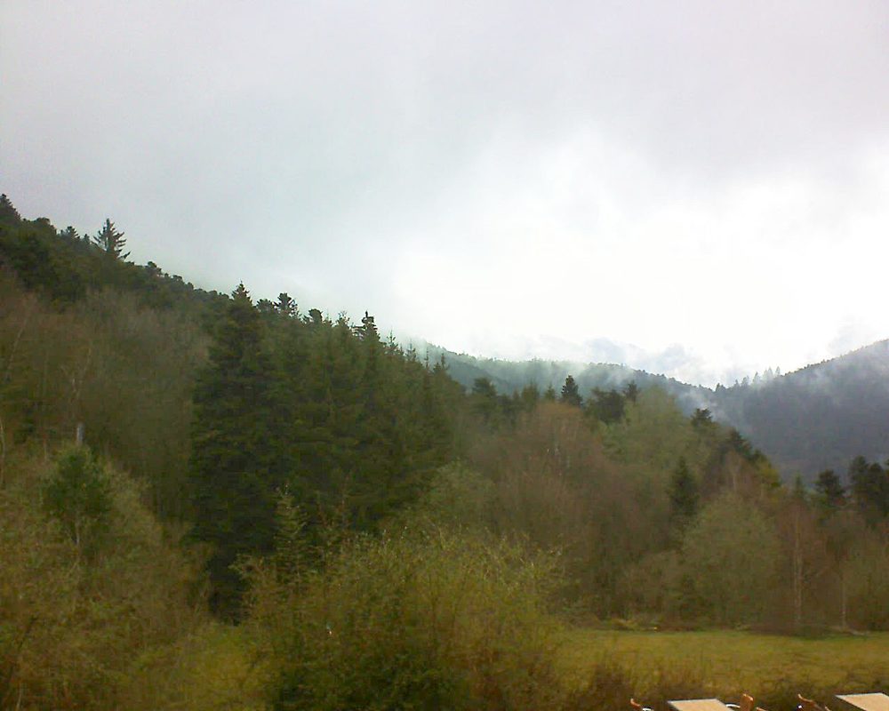 Le petit ballon vu depuis le Domaine Langmatt à Murbach le 09.04.2019 à 14:45 Le petit ballon (Alsace, Vosges) le 09.04.2019 à 14:45