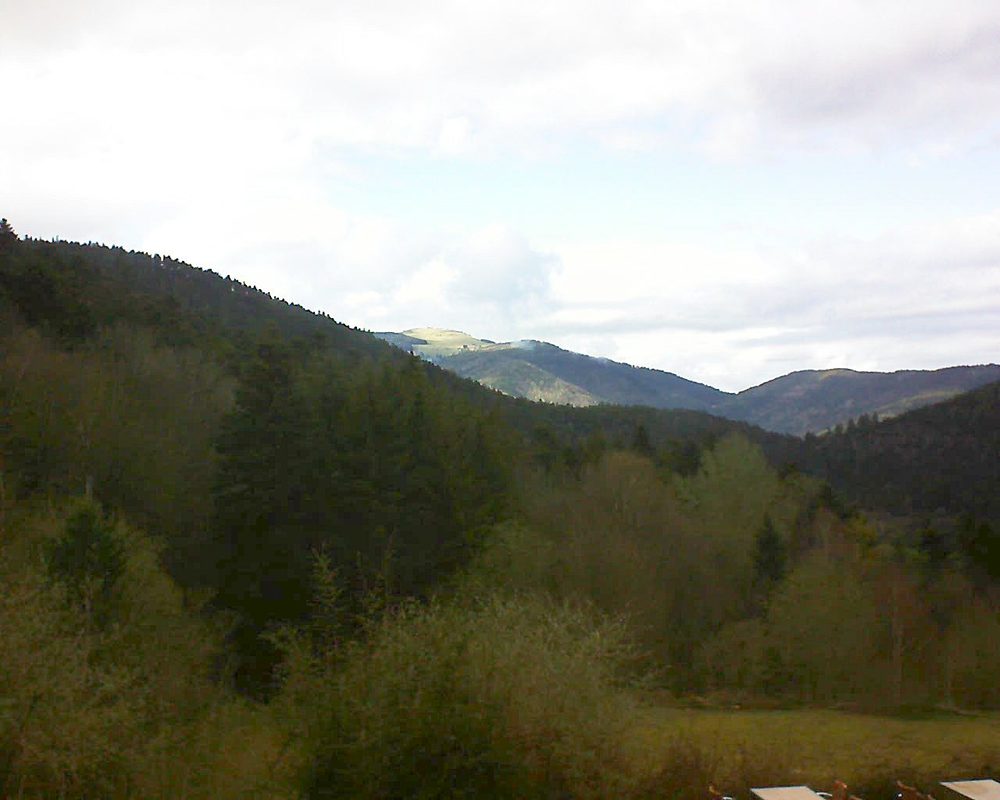 Le petit ballon vu depuis le Domaine Langmatt à Murbach le 09.04.2019 à 17:15 Le petit ballon (Alsace, Vosges) le 09.04.2019 à 17:15