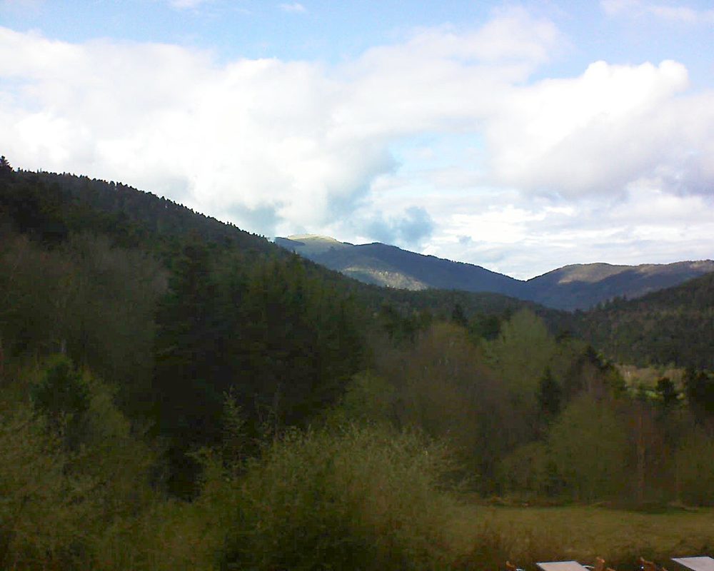 Le petit ballon vu depuis le Domaine Langmatt à Murbach le 09.04.2019 à 17:30 Le petit ballon (Alsace, Vosges) le 09.04.2019 à 17:30