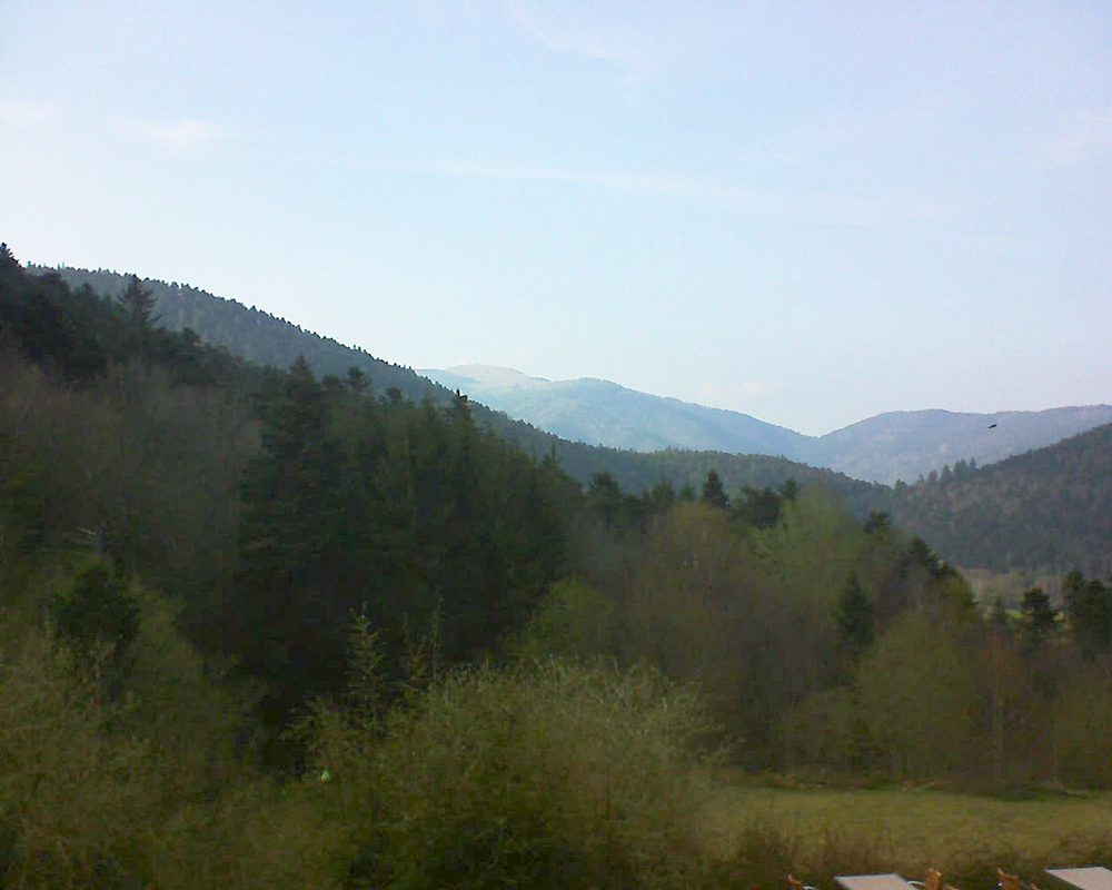 Le petit ballon vu depuis le Domaine Langmatt à Murbach le 11.04.2019 à 18:00 Le petit ballon (Alsace, Vosges) le 11.04.2019 à 18:00