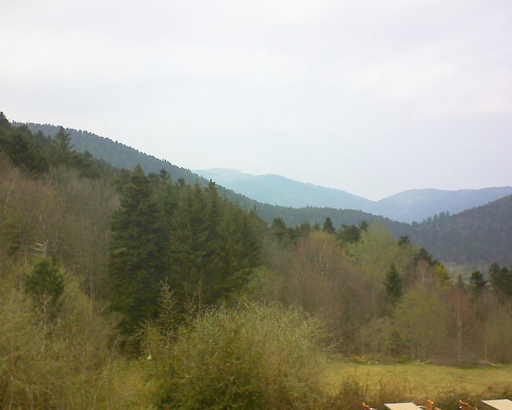 Le petit ballon vu depuis le Domaine Langmatt à Murbach le 12.04.2019 à 15:30 Le petit ballon (Alsace, Vosges) le 12.04.2019 à 15:30