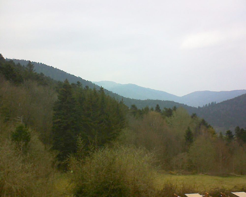 Le petit ballon vu depuis le Domaine Langmatt à Murbach le 12.04.2019 à 15:45 Le petit ballon (Alsace, Vosges) le 12.04.2019 à 15:45