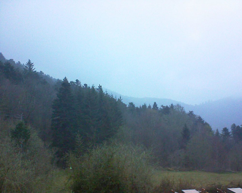 Le petit ballon vu depuis le Domaine Langmatt à Murbach le 13.04.2019 à 20:00 Le petit ballon (Alsace, Vosges) le 13.04.2019 à 20:00