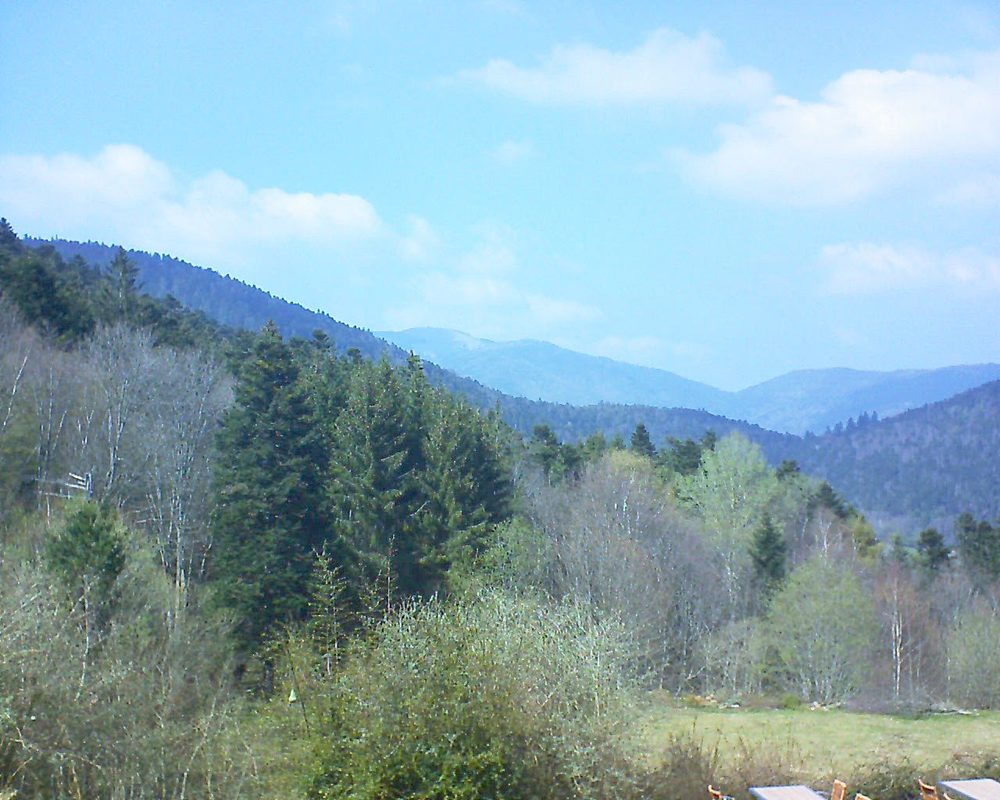 Le petit ballon vu depuis le Domaine Langmatt à Murbach le 15.04.2019 à 15:15 Le petit ballon (Alsace, Vosges) le 15.04.2019 à 15:15
