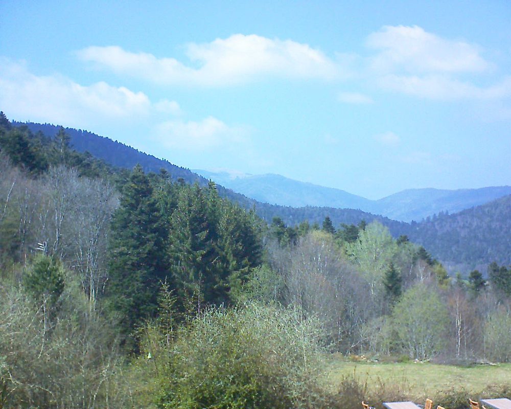 Le petit ballon vu depuis le Domaine Langmatt à Murbach le 15.04.2019 à 15:30 Le petit ballon (Alsace, Vosges) le 15.04.2019 à 15:30