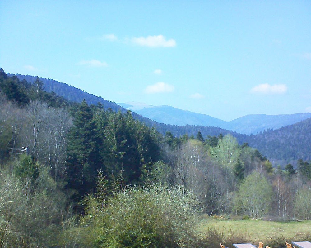 Le petit ballon vu depuis le Domaine Langmatt à Murbach le 15.04.2019 à 16:30 Le petit ballon (Alsace, Vosges) le 15.04.2019 à 16:30