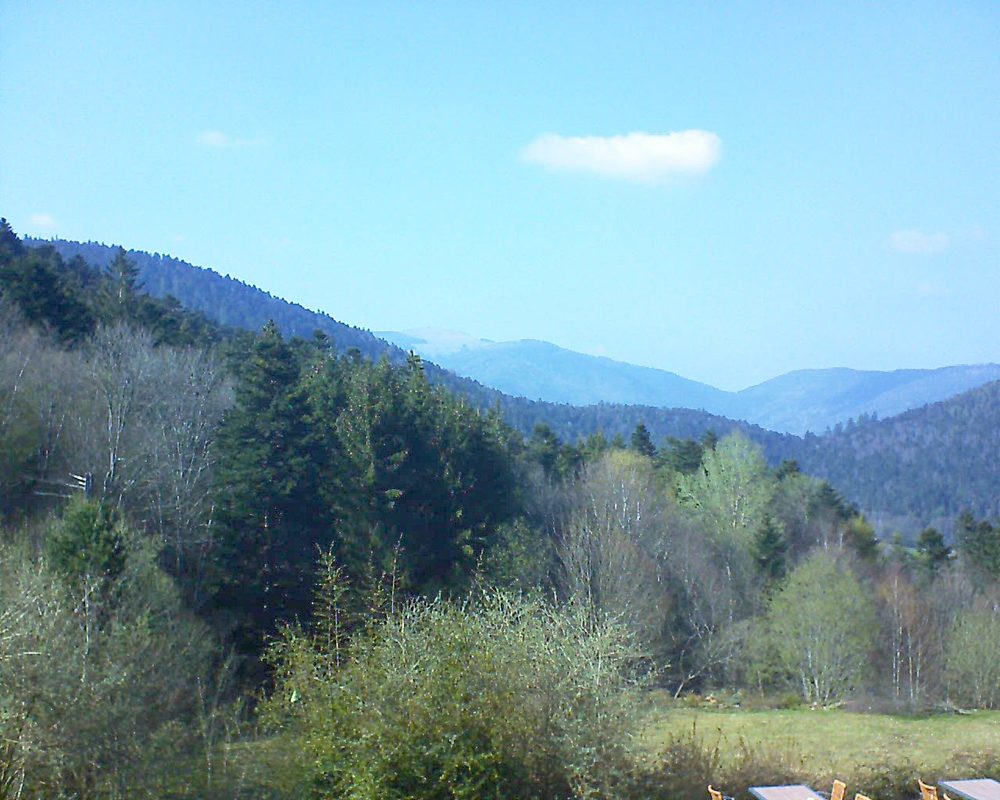 Le petit ballon vu depuis le Domaine Langmatt à Murbach le 15.04.2019 à 16:45 Le petit ballon (Alsace, Vosges) le 15.04.2019 à 16:45