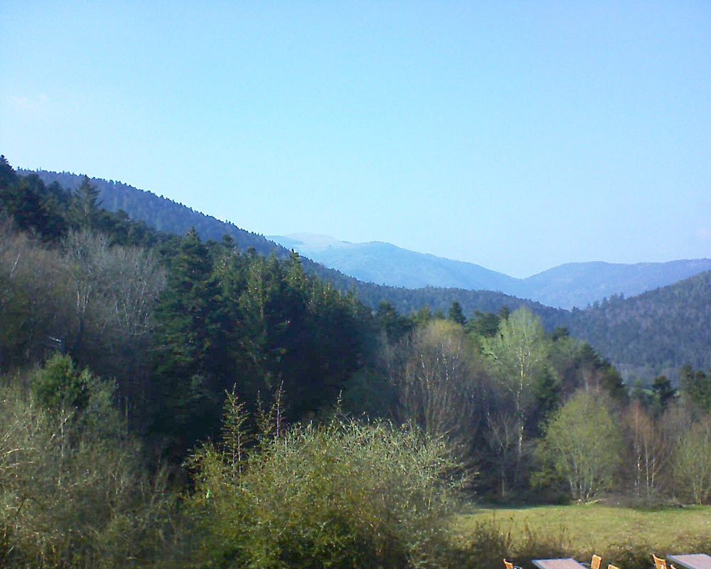 Le petit ballon vu depuis le Domaine Langmatt à Murbach le 15.04.2019 à 17:30 Le petit ballon (Alsace, Vosges) le 15.04.2019 à 17:30