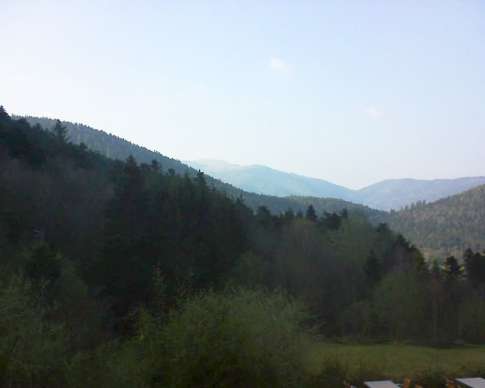 Le petit ballon vu depuis le Domaine Langmatt à Murbach le 15.04.2019 à 18:15 Le petit ballon (Alsace, Vosges) le 15.04.2019 à 18:15