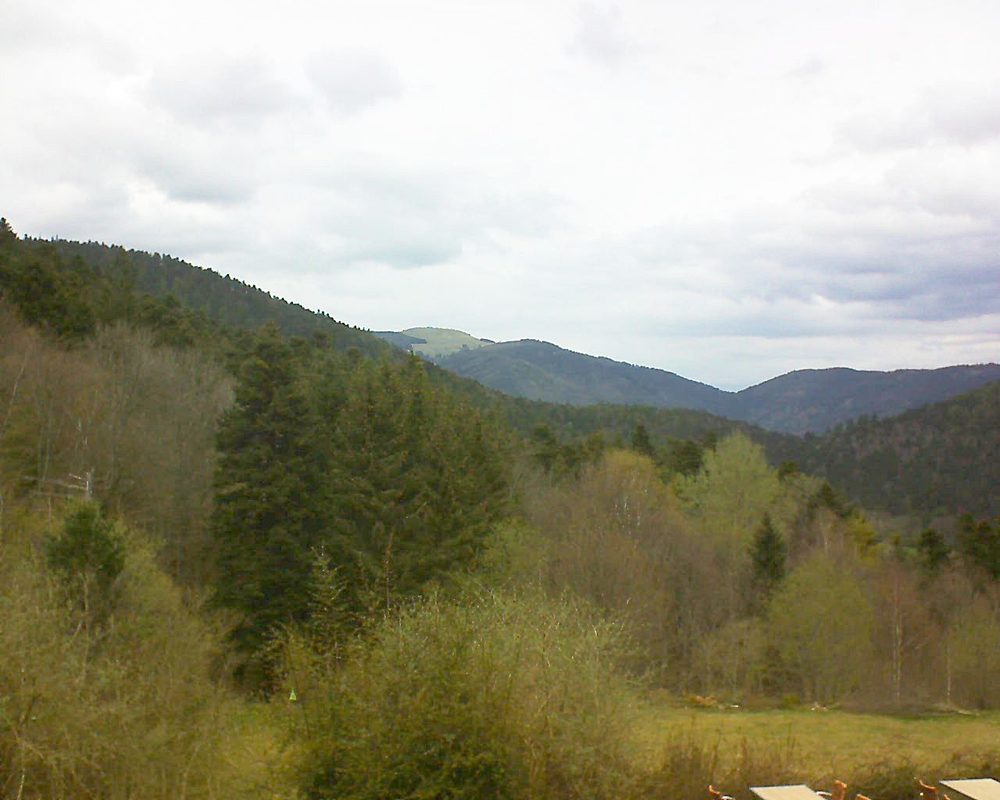 Le petit ballon vu depuis le Domaine Langmatt à Murbach le 16.04.2019 à 13:45 Le petit ballon (Alsace, Vosges) le 16.04.2019 à 13:45