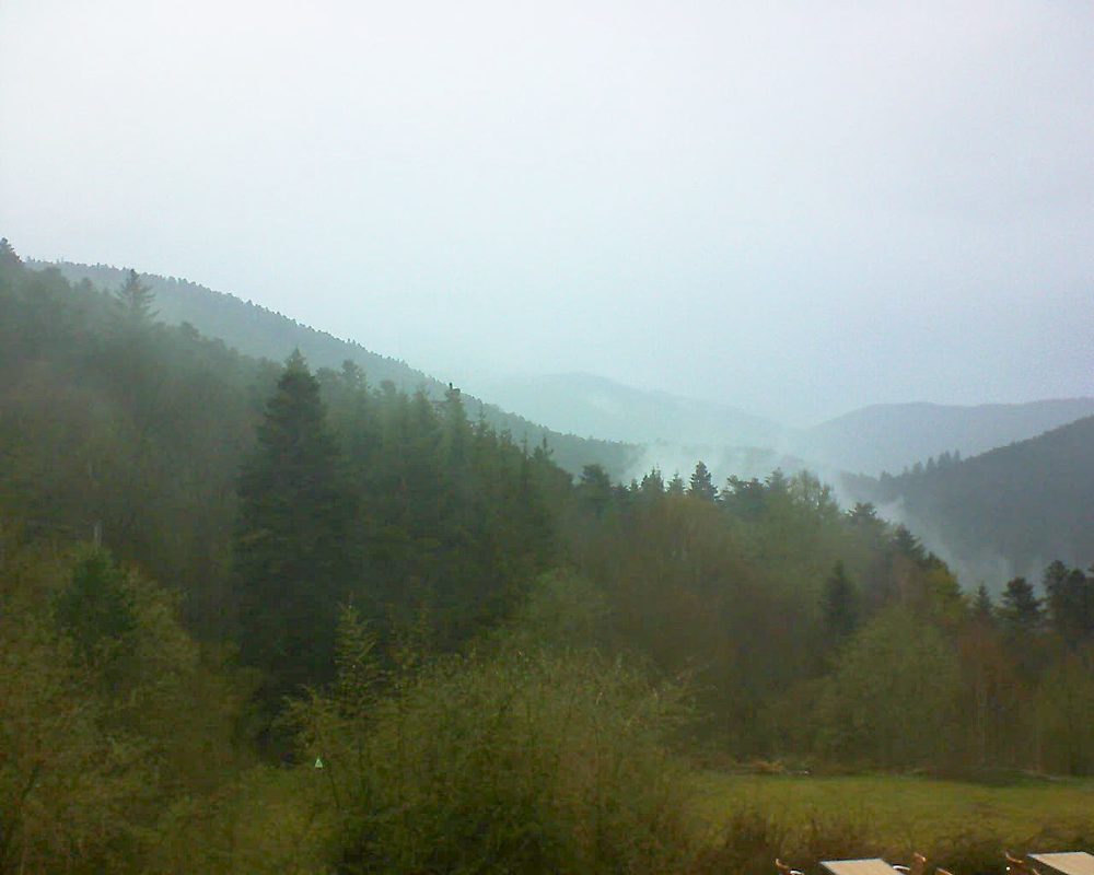 Le petit ballon vu depuis le Domaine Langmatt à Murbach le 16.04.2019 à 19:15 Le petit ballon (Alsace, Vosges) le 16.04.2019 à 19:15