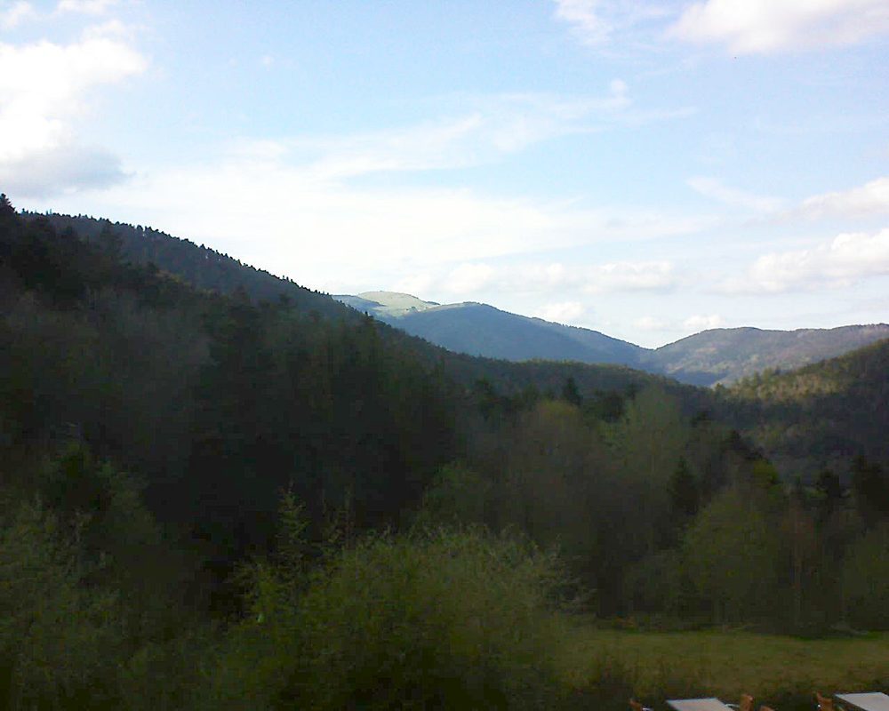 Le petit ballon vu depuis le Domaine Langmatt à Murbach le 17.04.2019 à 18:15 Le petit ballon (Alsace, Vosges) le 17.04.2019 à 18:15