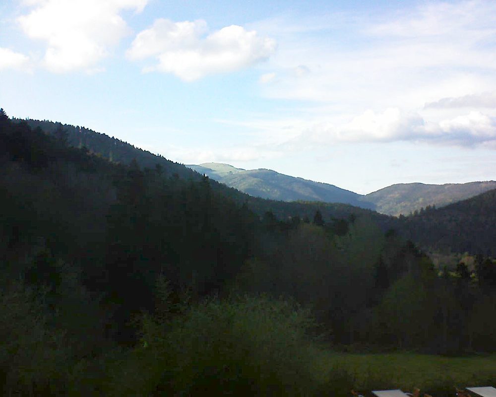 Le petit ballon vu depuis le Domaine Langmatt à Murbach le 17.04.2019 à 18:30 Le petit ballon (Alsace, Vosges) le 17.04.2019 à 18:30
