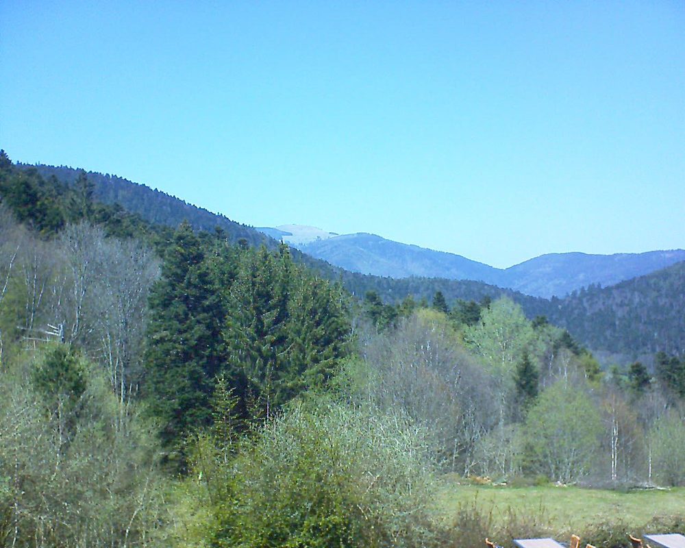 Le petit ballon vu depuis le Domaine Langmatt à Murbach le 18.04.2019 à 14:30 Le petit ballon (Alsace, Vosges) le 18.04.2019 à 14:30