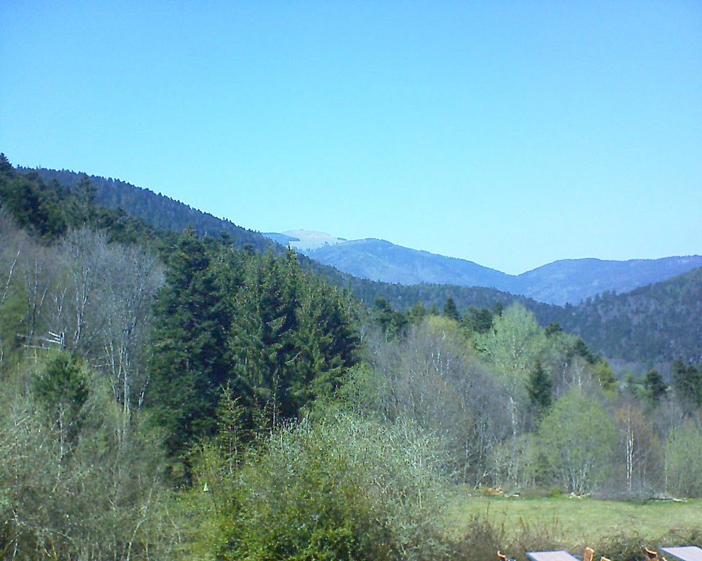 Le petit ballon vu depuis le Domaine Langmatt à Murbach le 18.04.2019 à 15:00 Le petit ballon (Alsace, Vosges) le 18.04.2019 à 15:00