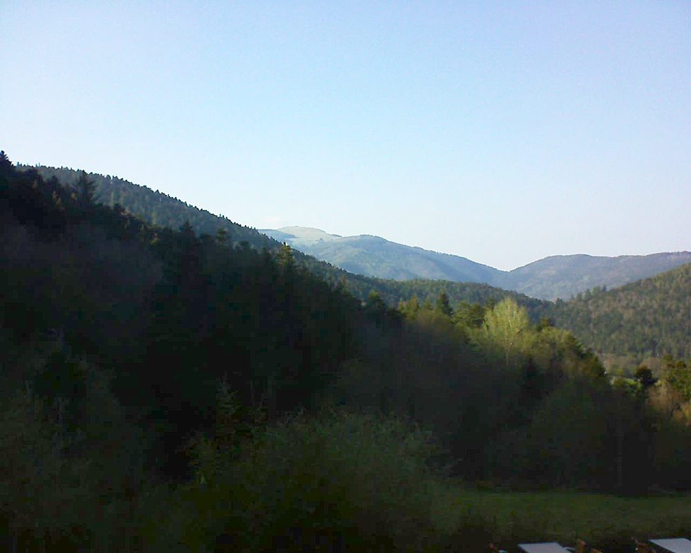 Le petit ballon vu depuis le Domaine Langmatt à Murbach le 18.04.2019 à 18:00 Le petit ballon (Alsace, Vosges) le 18.04.2019 à 18:00