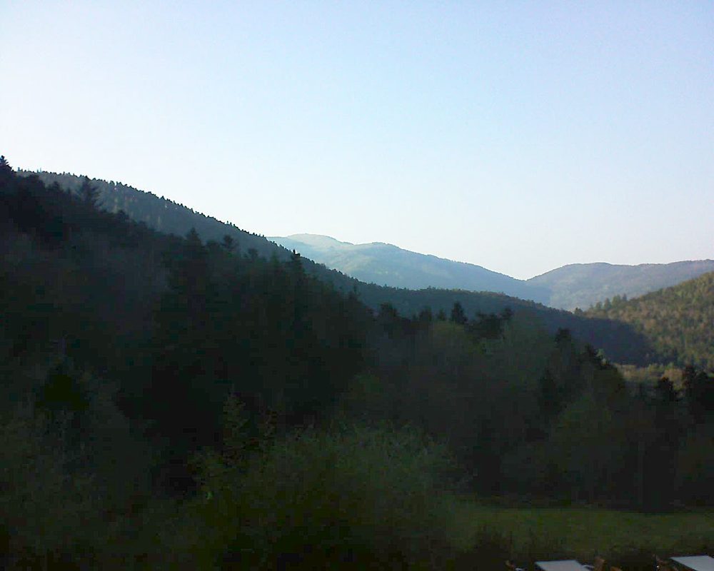 Le petit ballon vu depuis le Domaine Langmatt à Murbach le 18.04.2019 à 18:45 Le petit ballon (Alsace, Vosges) le 18.04.2019 à 18:45