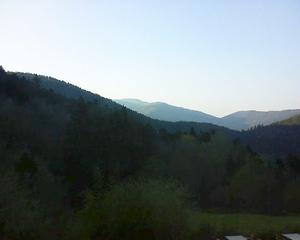 Le petit ballon vu depuis le Domaine Langmatt à Murbach le 18.04.2019 à 19:15 Le petit ballon (Alsace, Vosges) le 18.04.2019 à 19:15