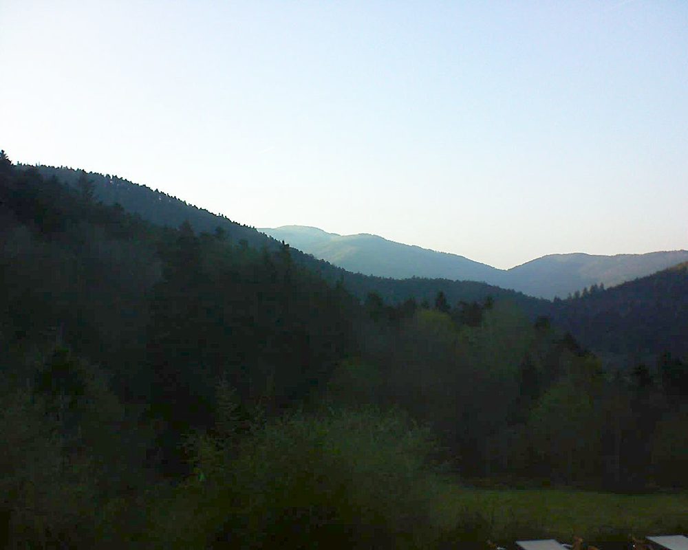 Le petit ballon vu depuis le Domaine Langmatt à Murbach le 18.04.2019 à 19:30 Le petit ballon (Alsace, Vosges) le 18.04.2019 à 19:30