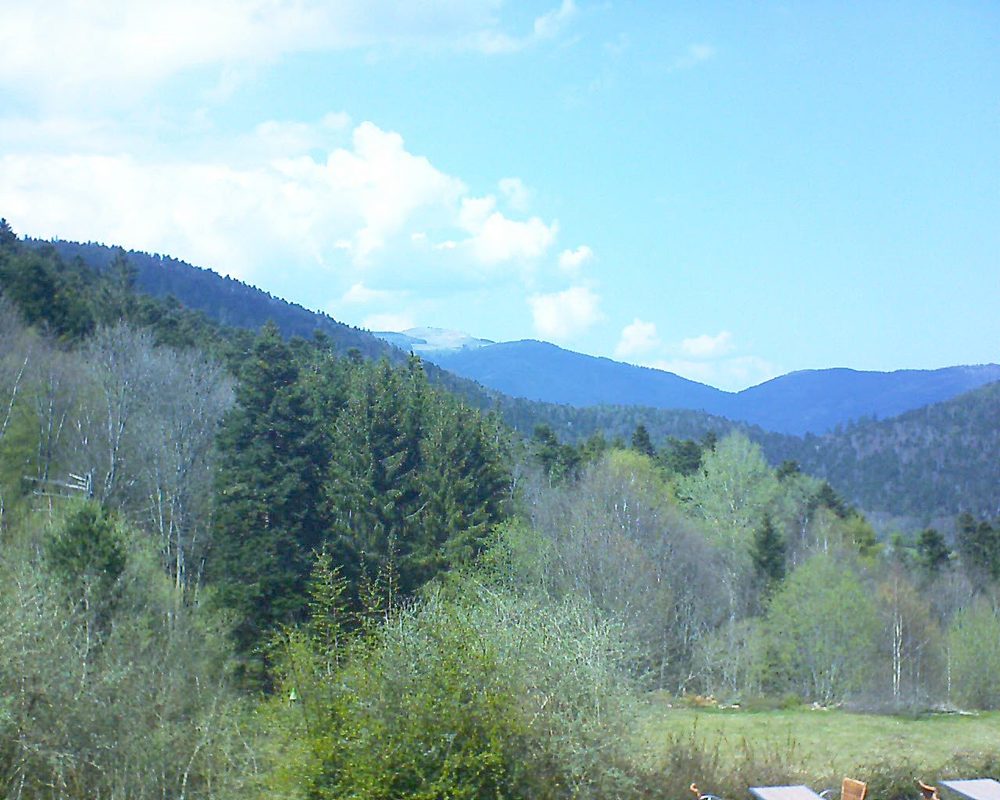 Le petit ballon vu depuis le Domaine Langmatt à Murbach le 19.04.2019 à 14:45 Le petit ballon (Alsace, Vosges) le 19.04.2019 à 14:45