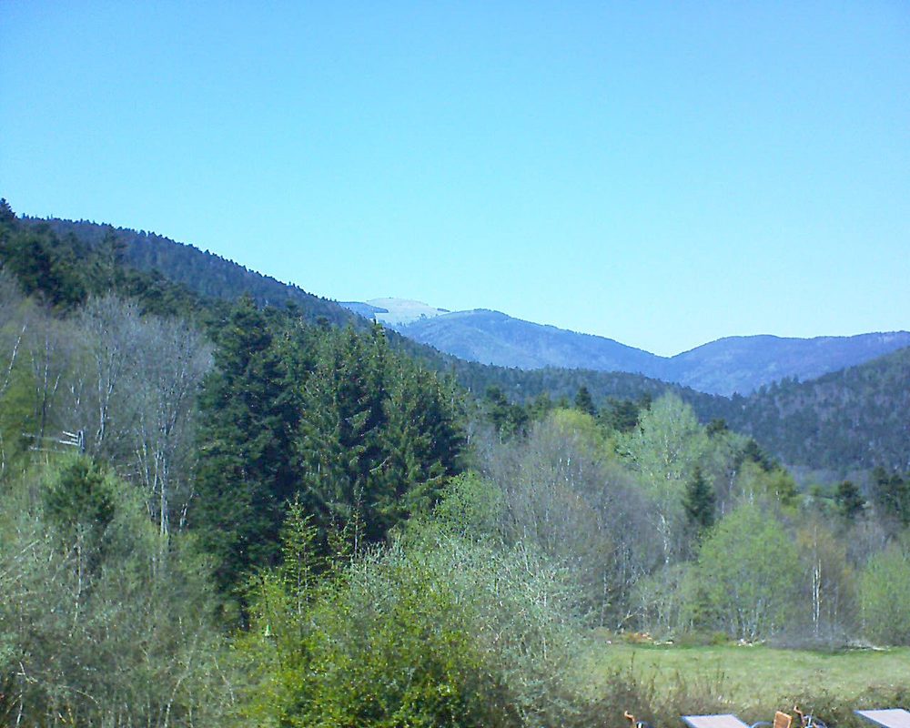 Le petit ballon vu depuis le Domaine Langmatt à Murbach le 20.04.2019 à 15:00 Le petit ballon (Alsace, Vosges) le 20.04.2019 à 15:00