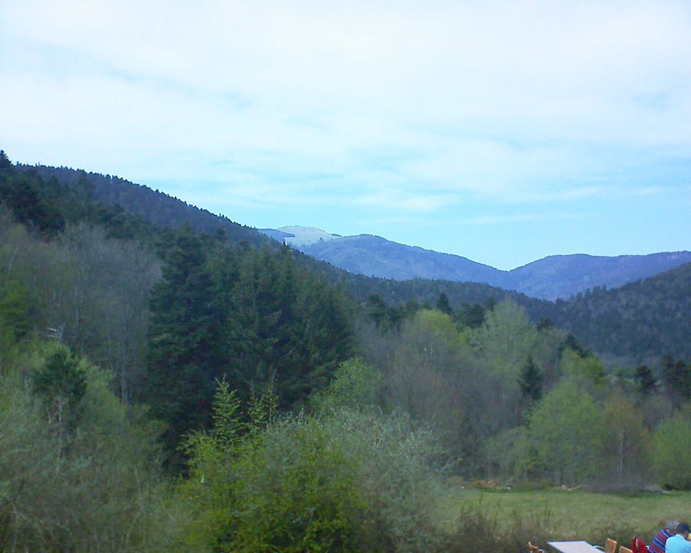 Le petit ballon vu depuis le Domaine Langmatt à Murbach le 21.04.2019 à 15:30 Le petit ballon (Alsace, Vosges) le 21.04.2019 à 15:30