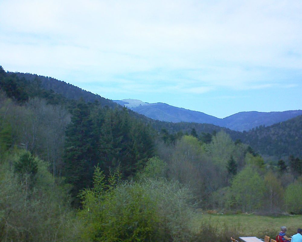 Le petit ballon vu depuis le Domaine Langmatt à Murbach le 21.04.2019 à 15:45 Le petit ballon (Alsace, Vosges) le 21.04.2019 à 15:45