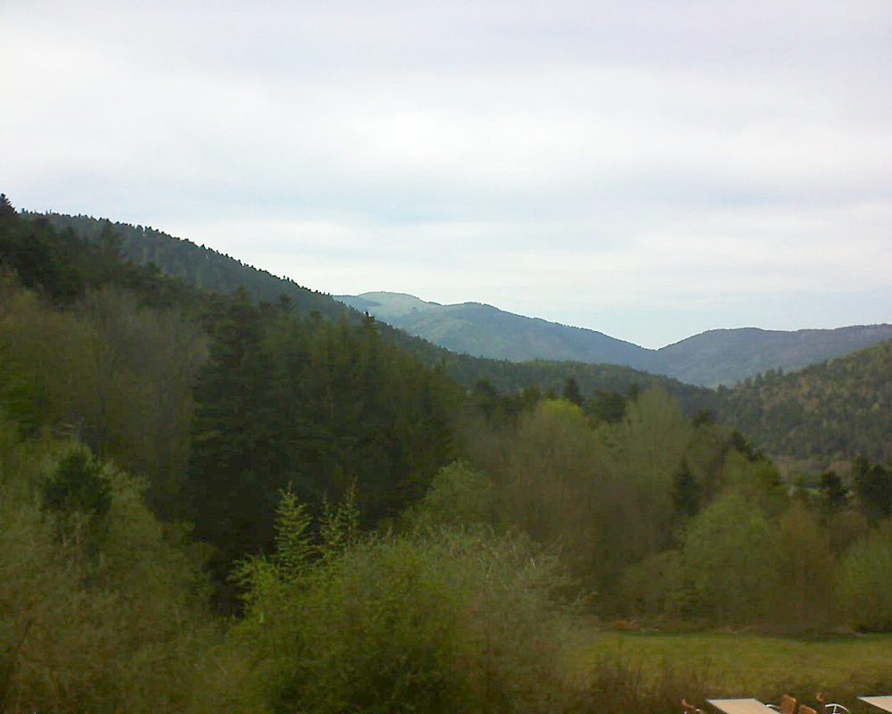 Le petit ballon vu depuis le Domaine Langmatt à Murbach le 21.04.2019 à 18:30 Le petit ballon (Alsace, Vosges) le 21.04.2019 à 18:30
