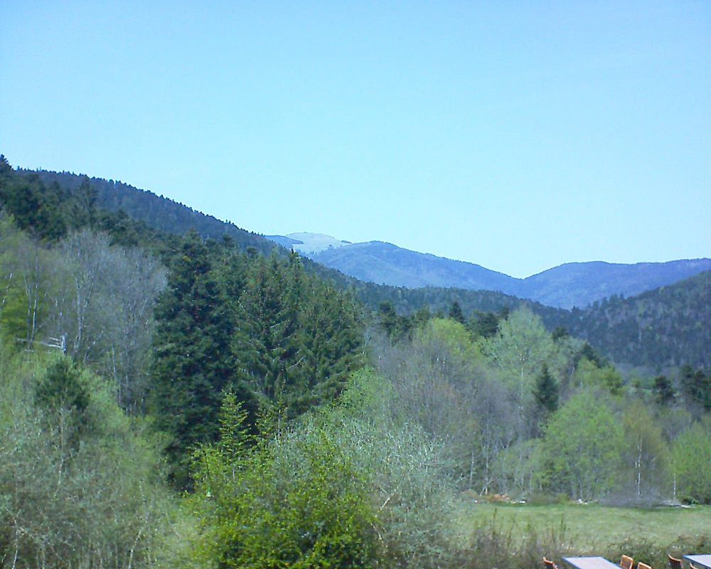 Le petit ballon vu depuis le Domaine Langmatt à Murbach le 22.04.2019 à 14:00 Le petit ballon (Alsace, Vosges) le 22.04.2019 à 14:00