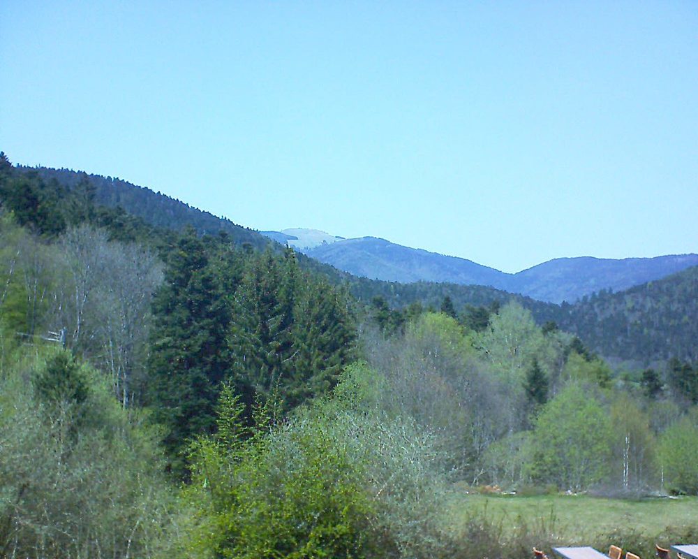 Le petit ballon vu depuis le Domaine Langmatt à Murbach le 22.04.2019 à 14:30 Le petit ballon (Alsace, Vosges) le 22.04.2019 à 14:30