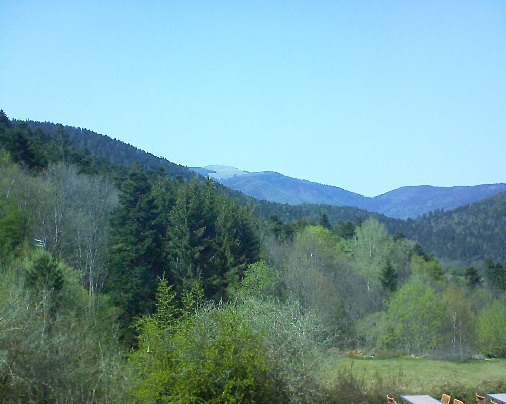 Le petit ballon vu depuis le Domaine Langmatt à Murbach le 22.04.2019 à 15:30 Le petit ballon (Alsace, Vosges) le 22.04.2019 à 15:30
