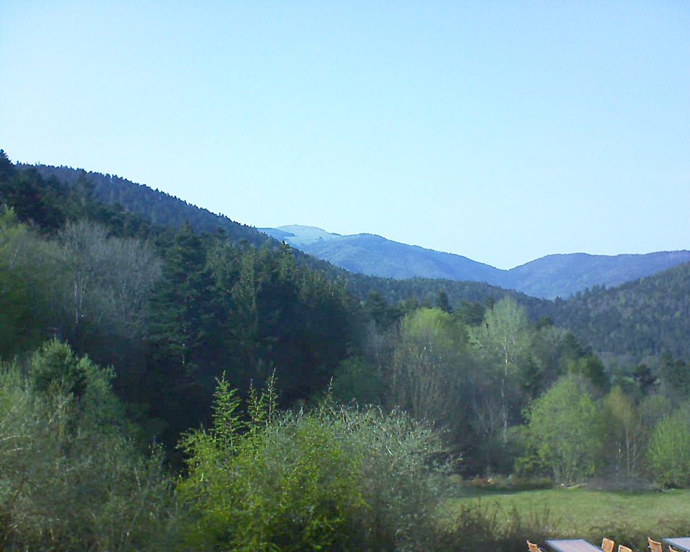 Le petit ballon vu depuis le Domaine Langmatt à Murbach le 22.04.2019 à 17:30 Le petit ballon (Alsace, Vosges) le 22.04.2019 à 17:30
