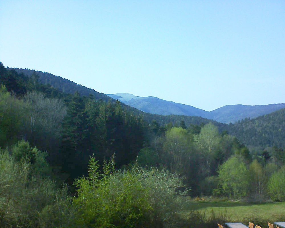 Le petit ballon vu depuis le Domaine Langmatt à Murbach le 22.04.2019 à 17:45 Le petit ballon (Alsace, Vosges) le 22.04.2019 à 17:45