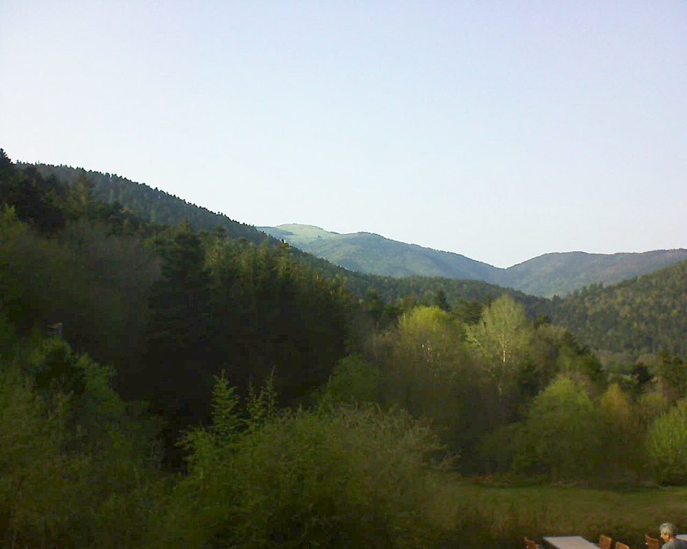 Le petit ballon vu depuis le Domaine Langmatt à Murbach le 22.04.2019 à 18:00 Le petit ballon (Alsace, Vosges) le 22.04.2019 à 18:00