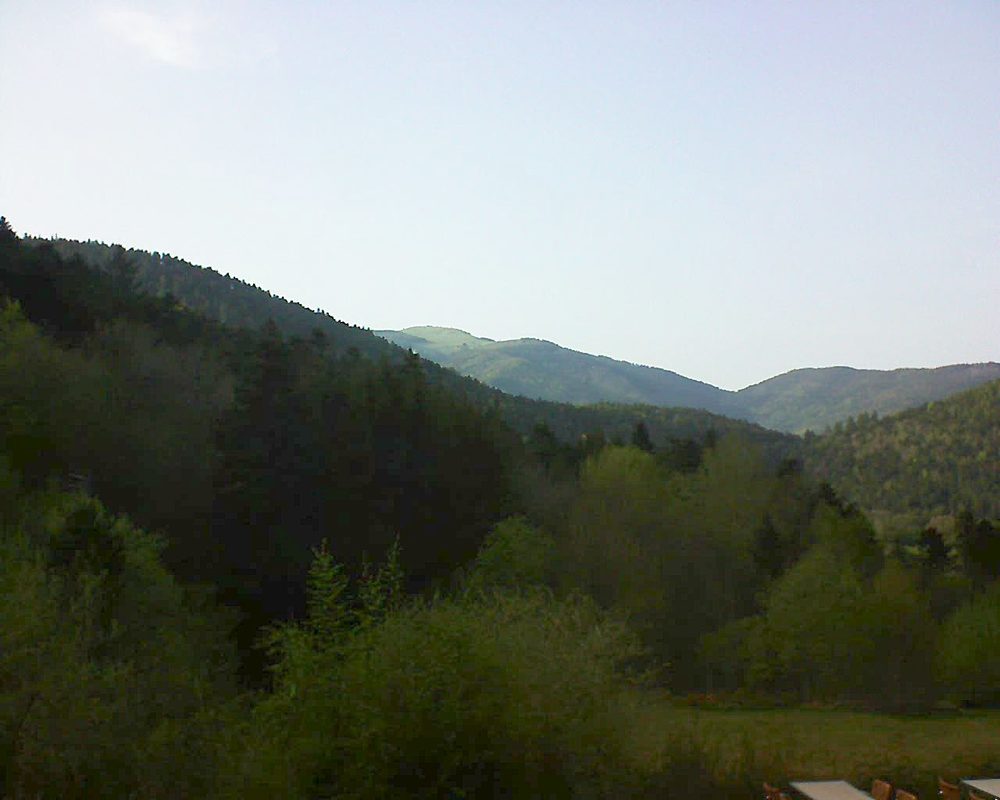 Le petit ballon vu depuis le Domaine Langmatt à Murbach le 22.04.2019 à 18:30 Le petit ballon (Alsace, Vosges) le 22.04.2019 à 18:30