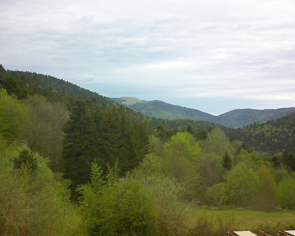 Le petit ballon vu depuis le Domaine Langmatt à Murbach le 25.04.2019 à 15:30 Le petit ballon (Alsace, Vosges) le 25.04.2019 à 15:30