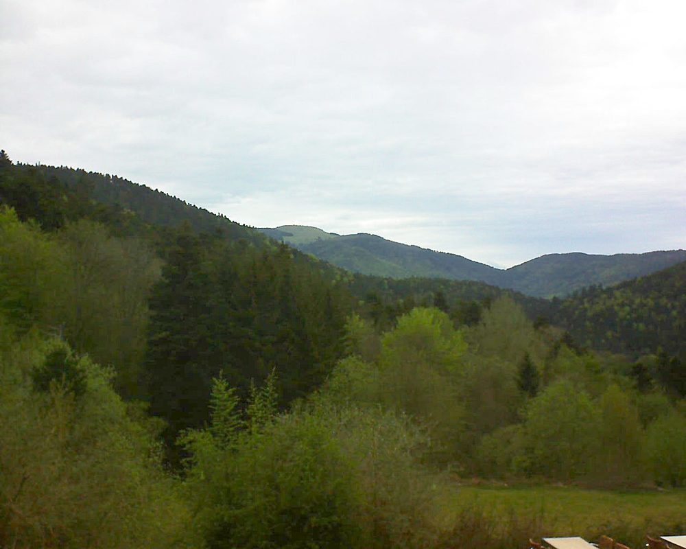 Le petit ballon vu depuis le Domaine Langmatt à Murbach le 25.04.2019 à 15:45 Le petit ballon (Alsace, Vosges) le 25.04.2019 à 15:45
