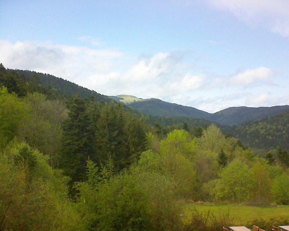 Le petit ballon vu depuis le Domaine Langmatt à Murbach le 27.04.2019 à 15:30 Le petit ballon (Alsace, Vosges) le 27.04.2019 à 15:30