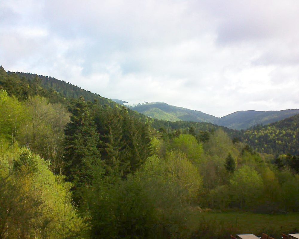 Le petit ballon vu depuis le Domaine Langmatt à Murbach le 28.04.2019 à 09:00 Le petit ballon (Alsace, Vosges) le 28.04.2019 à 09:00