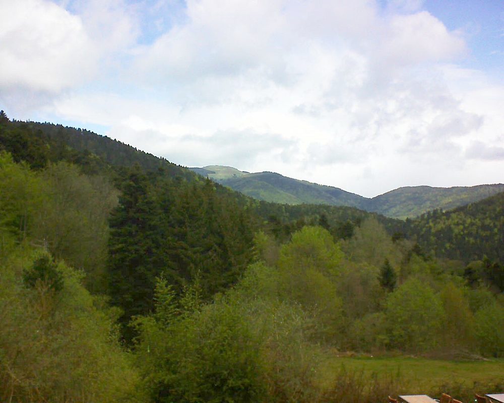 Le petit ballon vu depuis le Domaine Langmatt à Murbach le 28.04.2019 à 12:15 Le petit ballon (Alsace, Vosges) le 28.04.2019 à 12:15