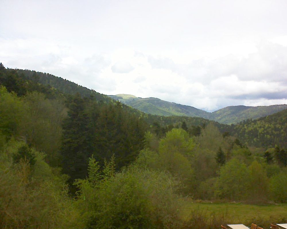 Le petit ballon vu depuis le Domaine Langmatt à Murbach le 28.04.2019 à 15:15 Le petit ballon (Alsace, Vosges) le 28.04.2019 à 15:15