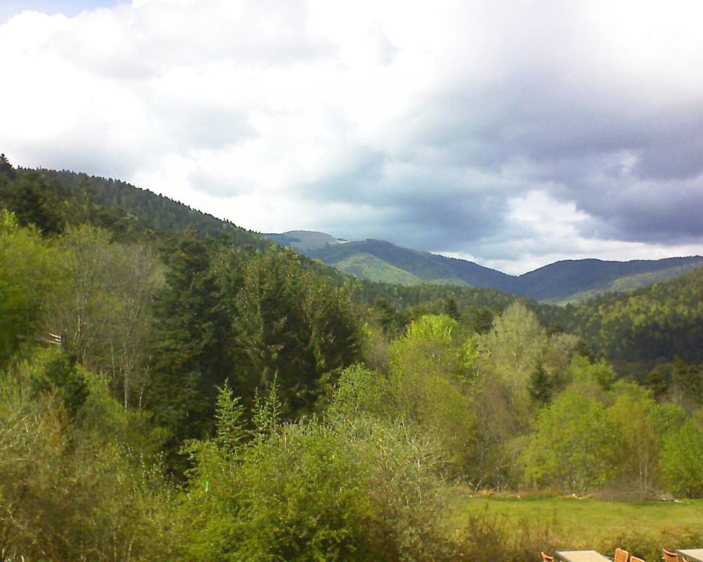 Le petit ballon vu depuis le Domaine Langmatt à Murbach le 28.04.2019 à 16:00 Le petit ballon (Alsace, Vosges) le 28.04.2019 à 16:00